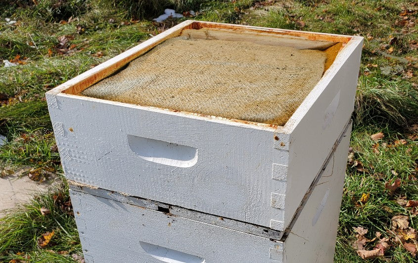 BEEHIVE TOP MOISTURE & INSULATION QUILT